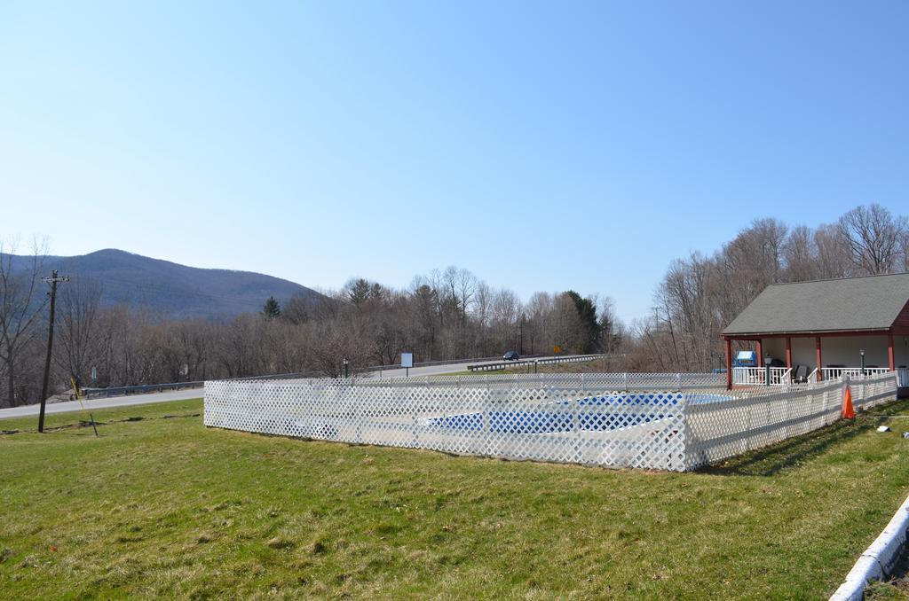 Pownal Ladd Brook Inn المظهر الخارجي الصورة